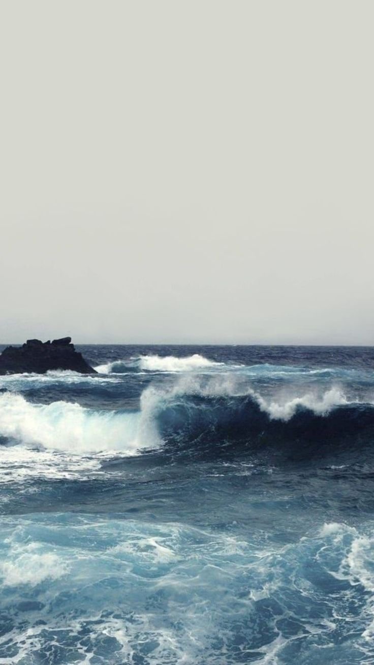 Ocean Waves Crashing on Rocks Download Wallpapers