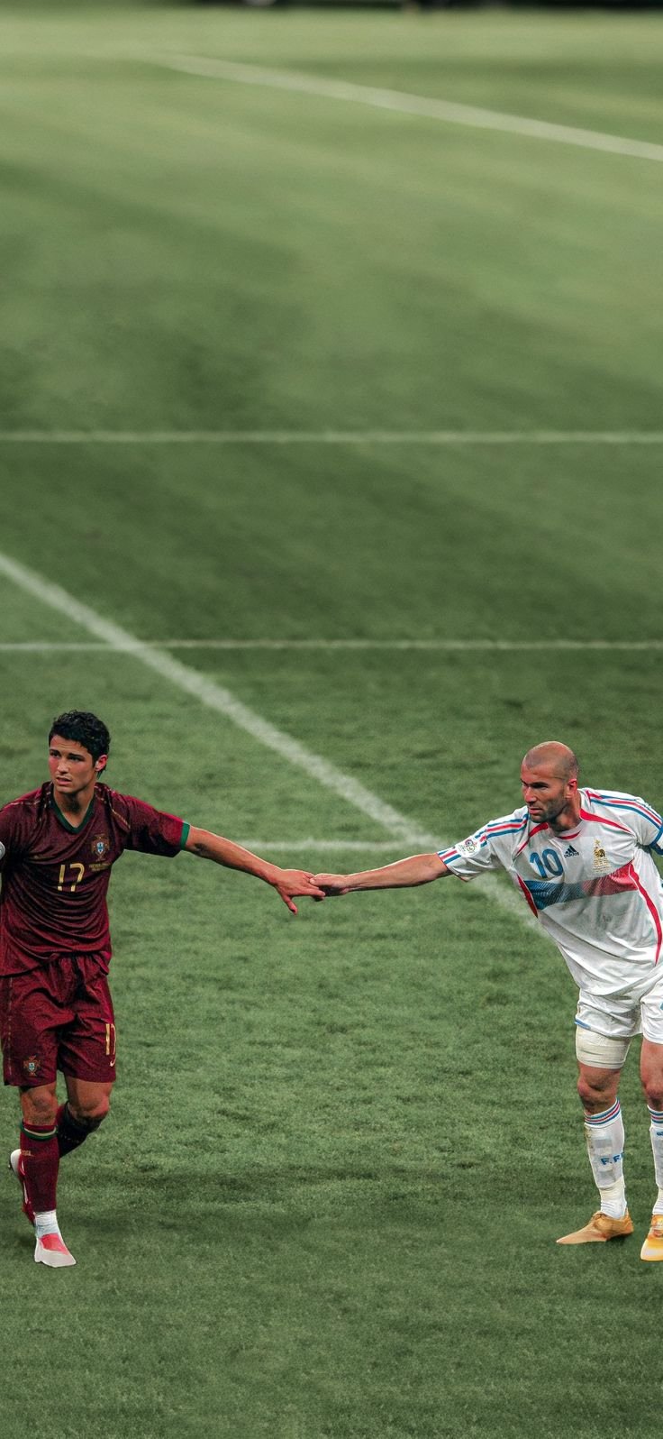 Ronaldo & Zidane Download Wallpapers